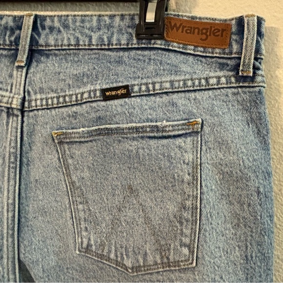 Wrangler Women's High Rise Denim Shorts - Picture 5 of 7